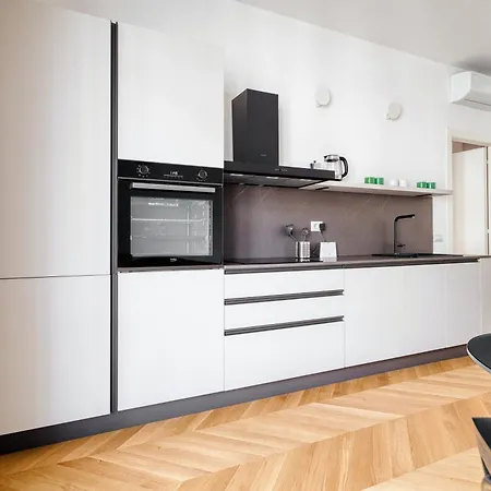 Joivy Two Stylish With Balconies In Loreto, Apartamento