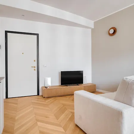 Joivy Two Stylish With Balconies In Loreto, Apartment Milan
