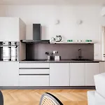 Joivy Two Stylish With Balconies In Loreto, Apartment Mailand
